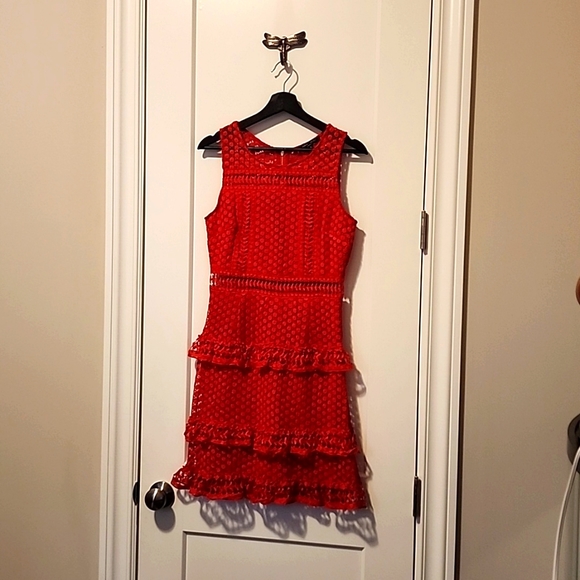 Romeo + Juliet Red Crochet Lace Tiered Ruffle Sheath Dress Size Small - Picture 1 of 7